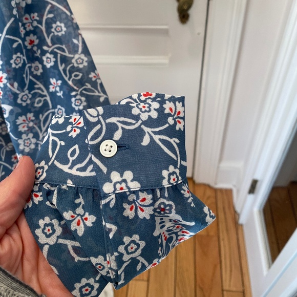 Beautiful Blue Floral LOFT Blouse -Size Medium - Picture 9 of 13